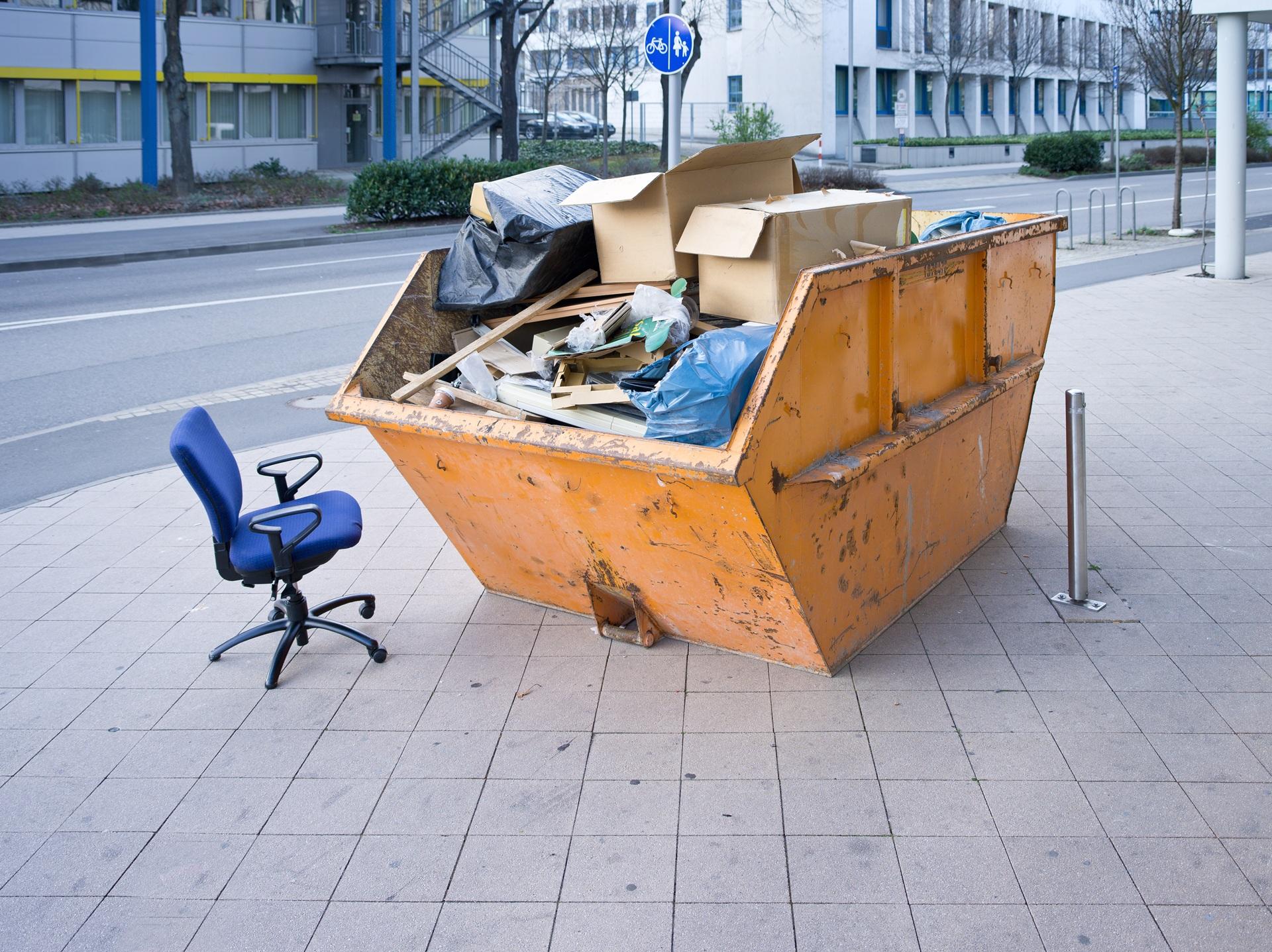 Entrümpelung Ludwigsburg mit Sperrmüllcontainer